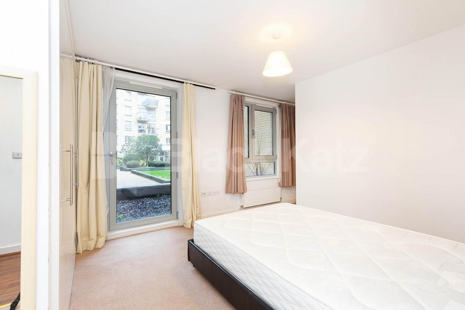 Stunning modern 2 bed 2 bath within a private development mins to tube Eden Grove, Holloway